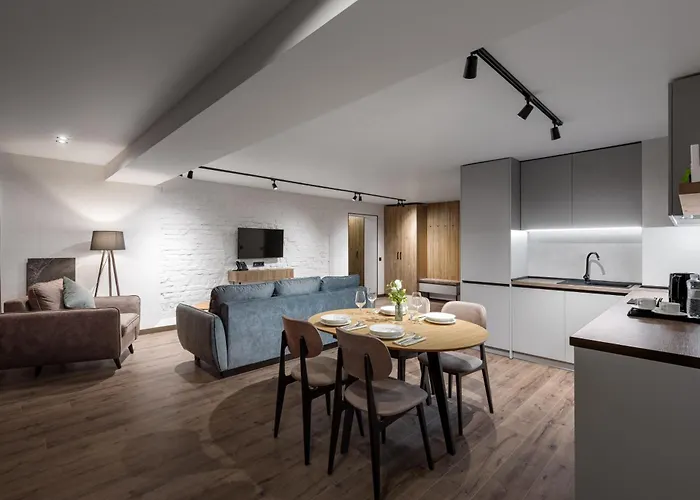 מלון Apartel 4*